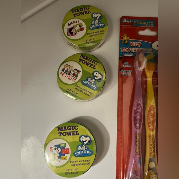 Peanuts Kids Toothbrush and Magic Towel Set - Purple, Yellow - Picture 3 of 4